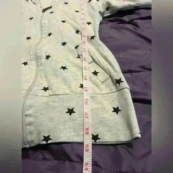 Grey Bench zip up with black stars size medium - Picture 8 of 9